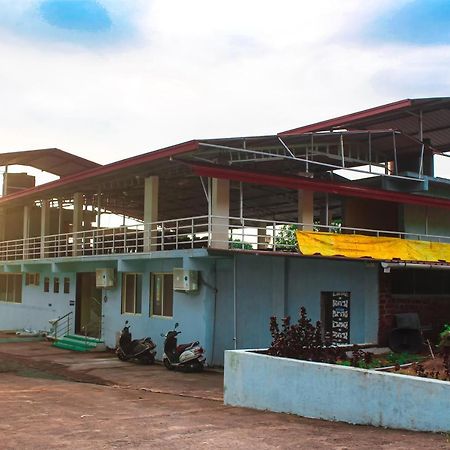Sp Resort Panvel Chauk Eksteriør billede