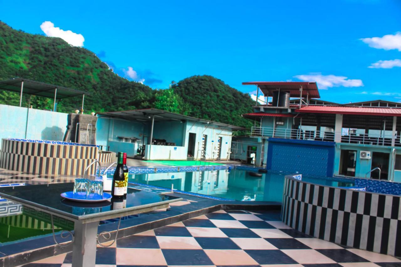 Sp Resort Panvel Chauk Eksteriør billede