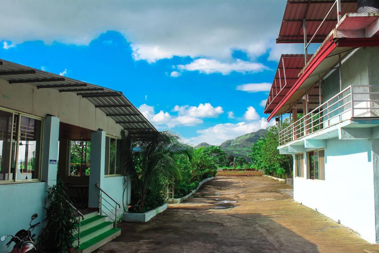 Sp Resort Panvel Chauk Eksteriør billede