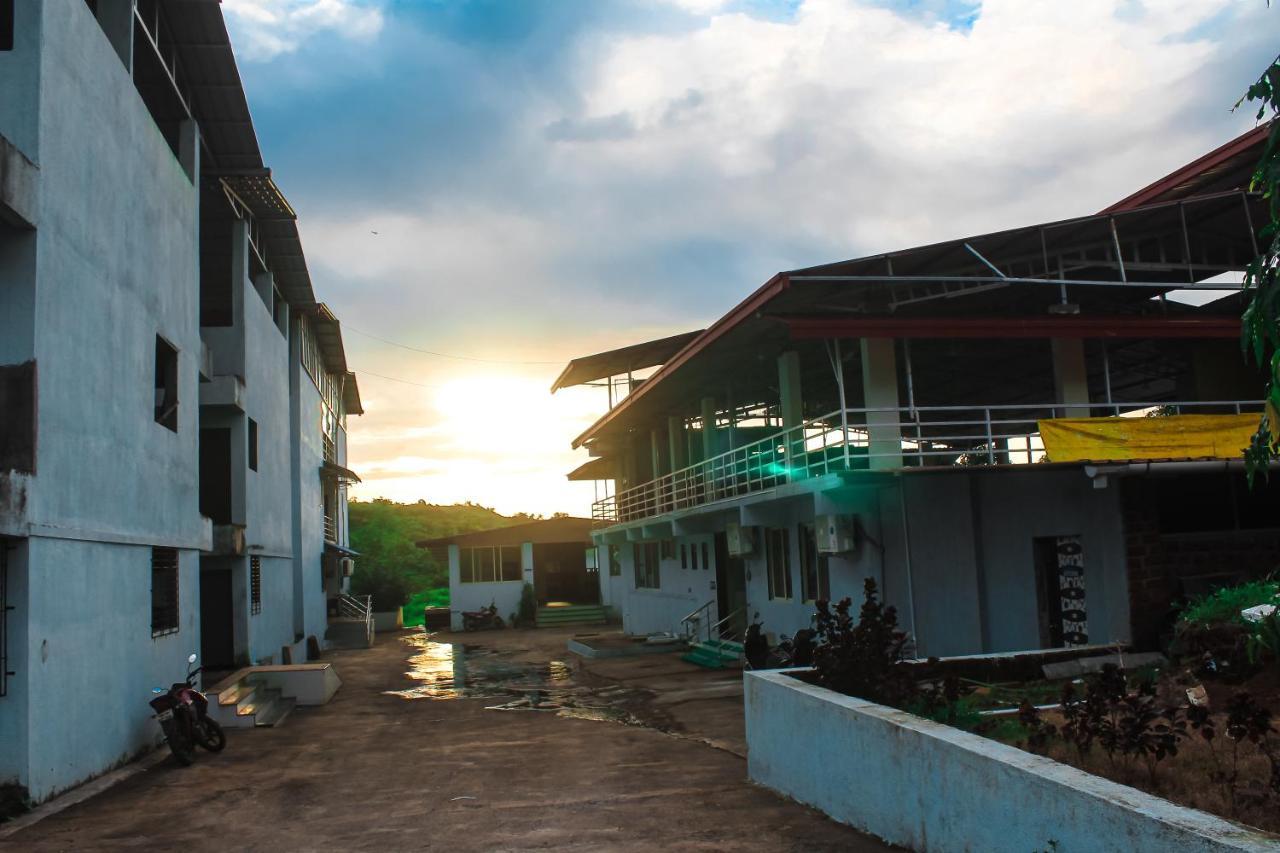 Sp Resort Panvel Chauk Eksteriør billede
