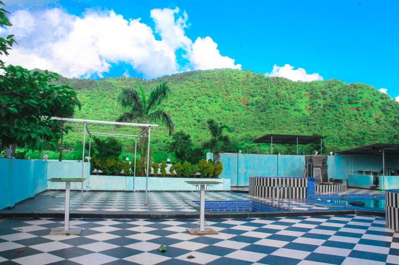 Sp Resort Panvel Chauk Eksteriør billede